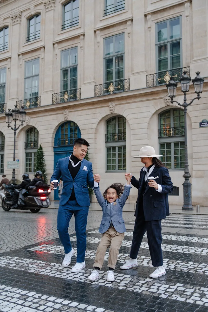 ?nh tham kh?o Lukas Paris