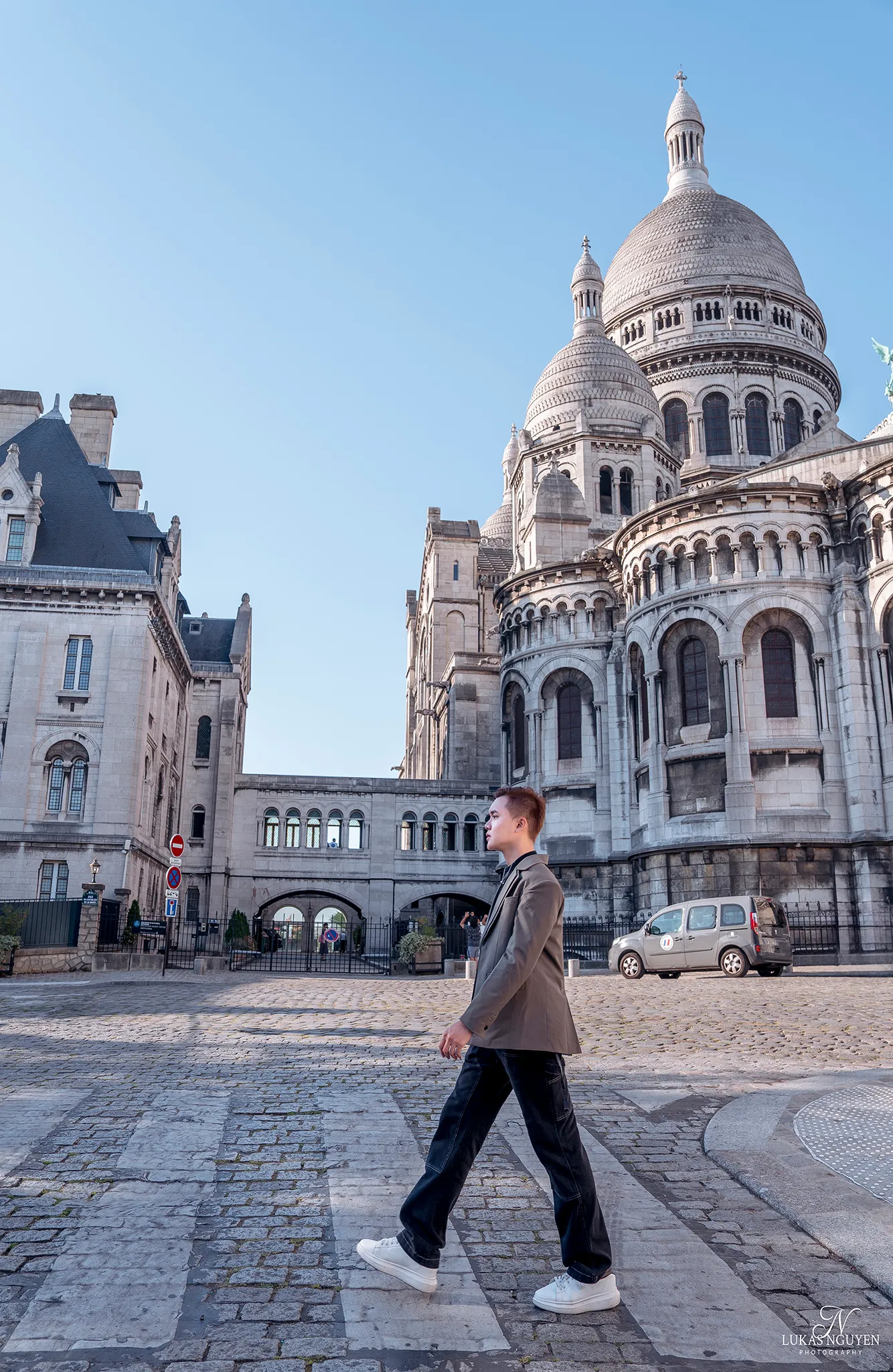 ?nh tham kh?o Lukas Paris