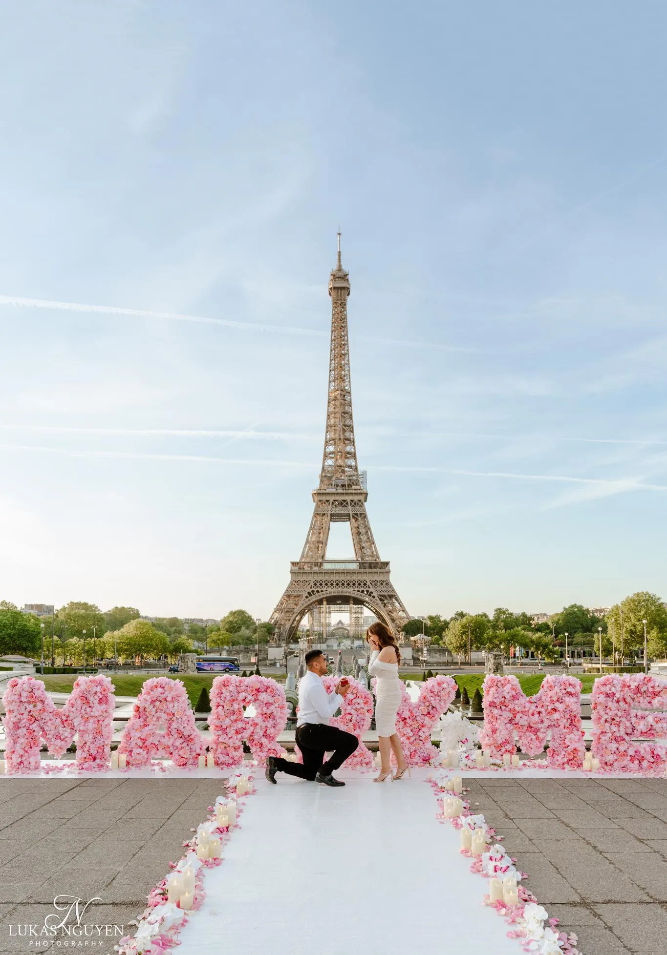 ?nh tham kh?o Lukas Paris