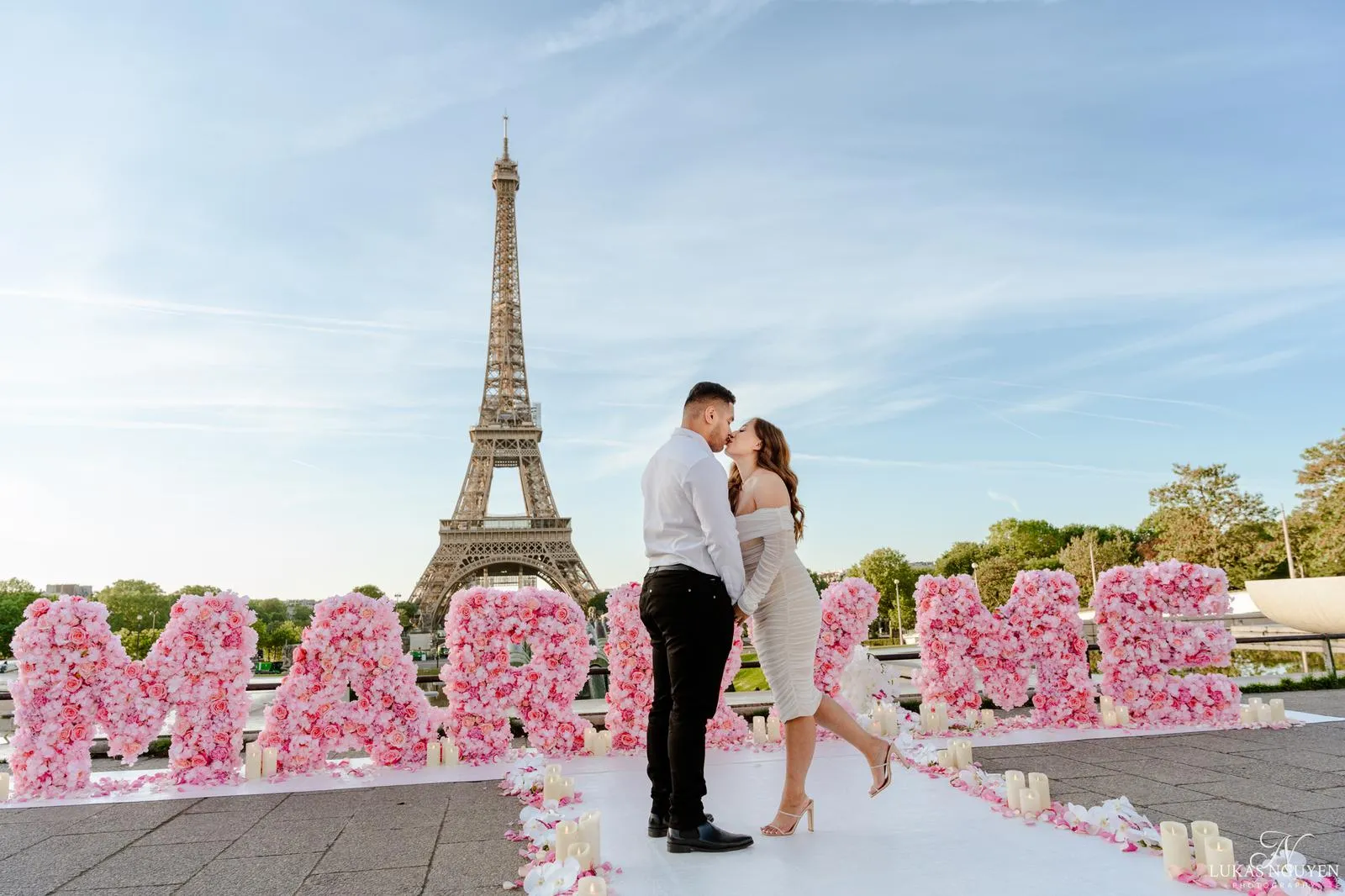 ?nh tham kh?o Lukas Paris