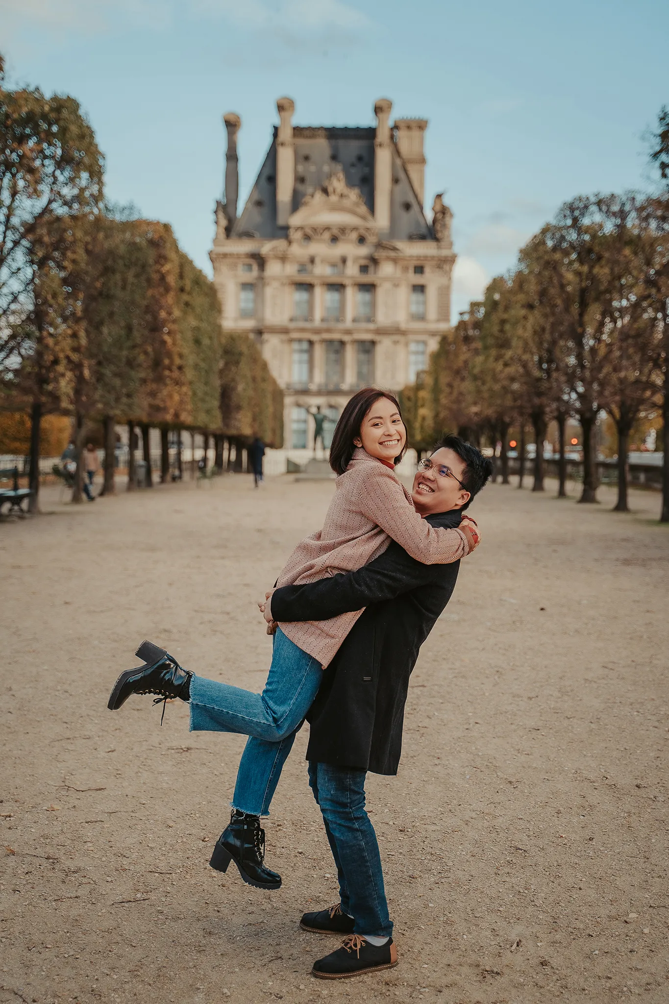 ?nh tham kh?o Lukas Paris