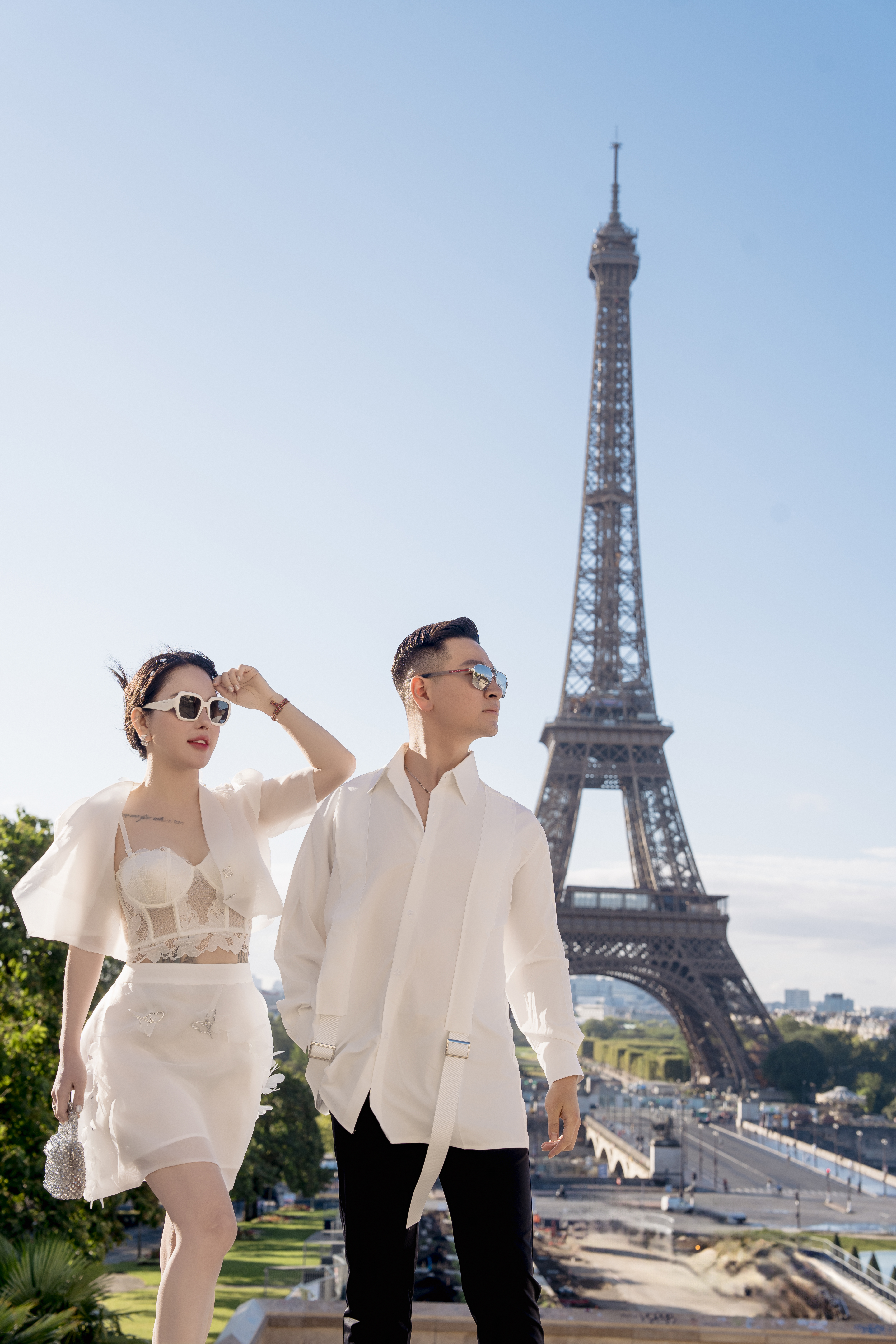 Romantic surprise proposal photoshoot at the Louvre Museum in Paris
